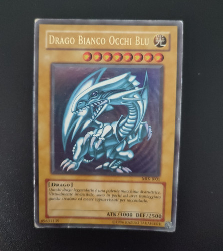 Drago bianco occhi - yu-gi-oh!,