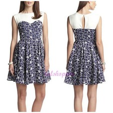 Abito Eva Franco Strata Jane Anthropologie ricamato aderente e svasato NUOVO 12 $370