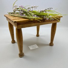 Sgabello poggiapiedi antico in