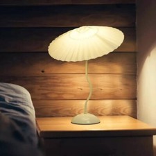 Lampada da tavolo comodino