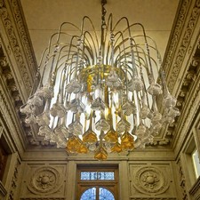 grande lampadario a cascata