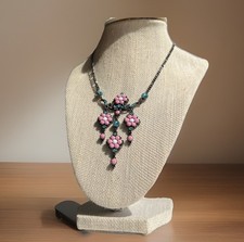 Collana a forma di Y ispirata