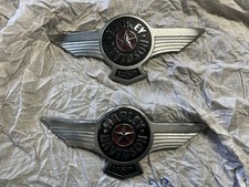 Coppia Fregi  Emblemi Stemmi Serbatoio Harley Davidson Fat Boy