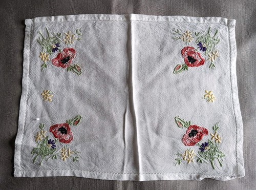 Vintage hand embroidered - hand,