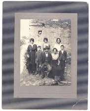 ANTICA FOTO RITRATTO GRUPPO PAESANO IN ABITI TIPICI - FINE'800 F.TO VISITA