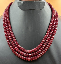 Collana con pietre preziose