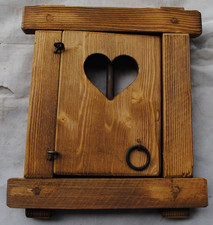 Finestra in legno con grata in ferro battuto - Cuore traforato- Artigianato-E-