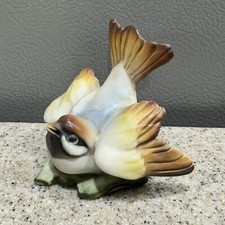 Scultura uccellino porcellana