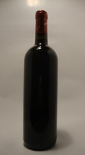 VINO ROSSO CON ETICHETTA