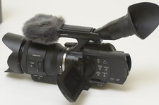 SONY NEX-VG30H con obiettivo E PZ 18-200 mm F3.5-6.3 OSS e caricatore