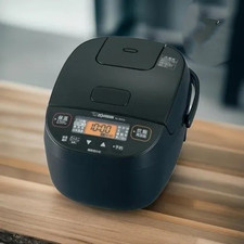 Zojirushi Microcomputer Cuociriso "Kokumetsu-Cooking" Nero NL-BX05-BA Nuovo