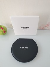 Miroir  CHANEL Beauté Dans sa