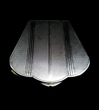 ART DÉCO – BELLISSIMO PORTACIPRIA POLILOBATO E CESELLATO IN ARGENTO 800 FASCIO.