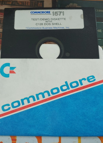 Commodore model 1571 test - model,