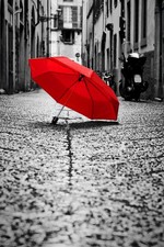 Poster rosso ombrello ciottoli