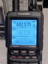 Yaesu FT2DR Ricetrasmettitore digitale/analogico 2m/440/C4FM con caricatore rapido drop in.
