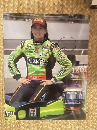 Danica patrick firmata - danica, go