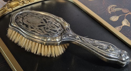 Antica spazzola per capelli