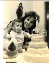 1963 MILANO Ornella VANONI festeggia il primo compleanno del figlio *Foto 14x18