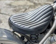 Sella Moto Vintage Bates Style Tuck and Roll in vera pelle