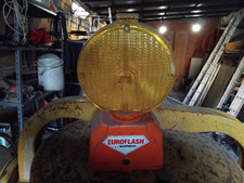 LAMPEGGIATORE LUCE GIALLA LAMPADA STRADALE PER CANTIERE