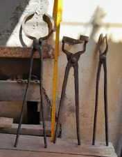 Lotto 3 antichi utensili in ferro battuto fabbro fonditore lunghi cm.64,55,52