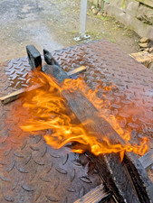 Scaffale in legno sospeso