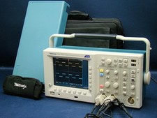 Tektronix TDS3012C Oscilloscopio digitale al fosforo 100 MHz 1,5 GS/s testato