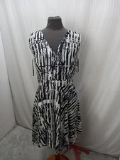 Articolo e3729 abito donna Gianni Versace linea Versus bianco e nero, taglia IT4