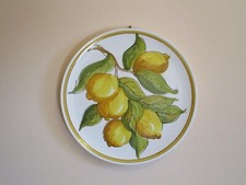 Piatto in ceramica decorato a