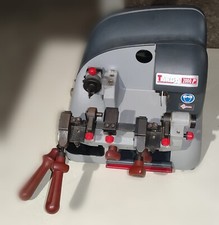 Macchina duplicatrice per chiavi targa 2000 marca Silca ottimo stato