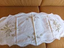 r- centro ovale natalizio ricamato a mano