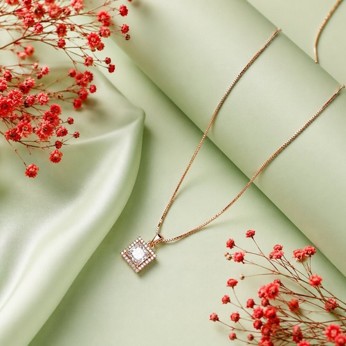 Collana con ciondolo cristallo