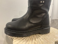 Dr. Martens Anistone Lo