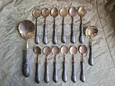 Antico servizio da dodici di posate in argento da macedonia o dolce, anni '40