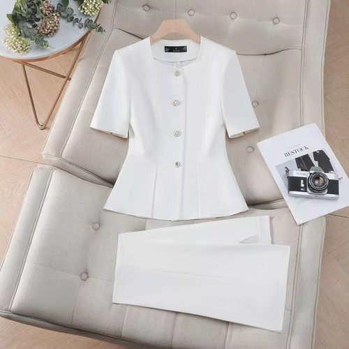 Tailleur donna elegante - elegante, con