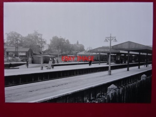 Photo woking railway - railway, station