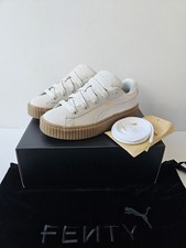 Scarpe da ginnastica nuove con