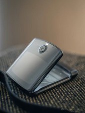 Smartphone Motorola Razr 2019 (XT2000) nero/oro 128 GB sbloccato GSM flip