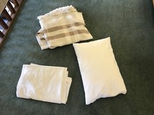 Set lenzuola per letto singolo o da campeggio. Cuscino in piuma, coperta lenzuolo in cotone piatto