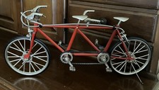 Bicicletta tandem rossa 10