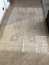 Tovaglia ricamata a mano in