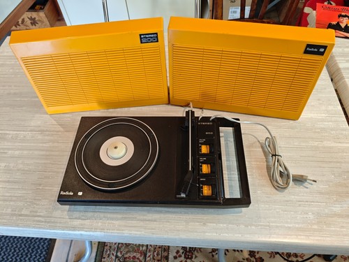 Tourne disque radiola - tourne,