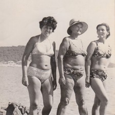 Tre donne mature - , bikini