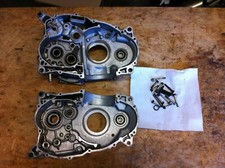 Blocco motore con viti