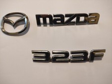 B25R51710, BJ3D51720 Stemma scritta logo fregio per Mazda 323F