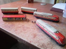 MODELLISMO FERROVIARIO : BLOCCO DI 5 VAGONI D'EPOCA IN LATTA !!!!!