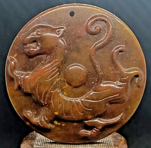 "Vecchio amuleto bidisco giada