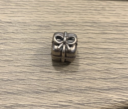 Authentic pandora present - authentic,