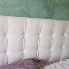 Letto con testata In pelle e doghe In legno bellissimo e di ottima Qualità 